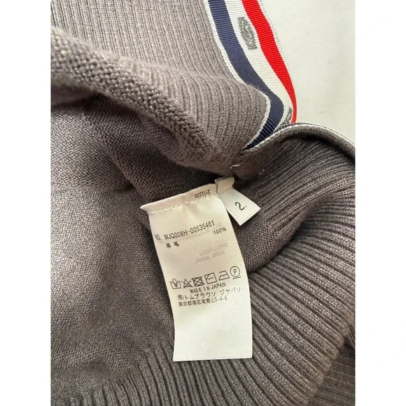 Thom Browne Classic 4-Bar Wool Crewneck Sweater in Medium-Grey - Picture 8 of 9